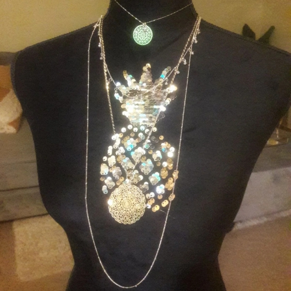 Ladies necklace